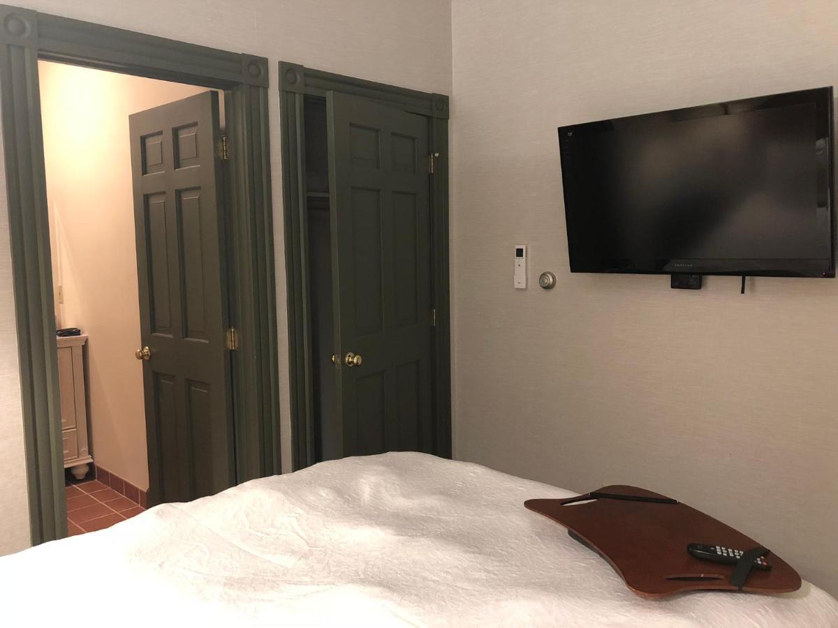 Chambery Inn ลี ภายนอก รูปภาพ