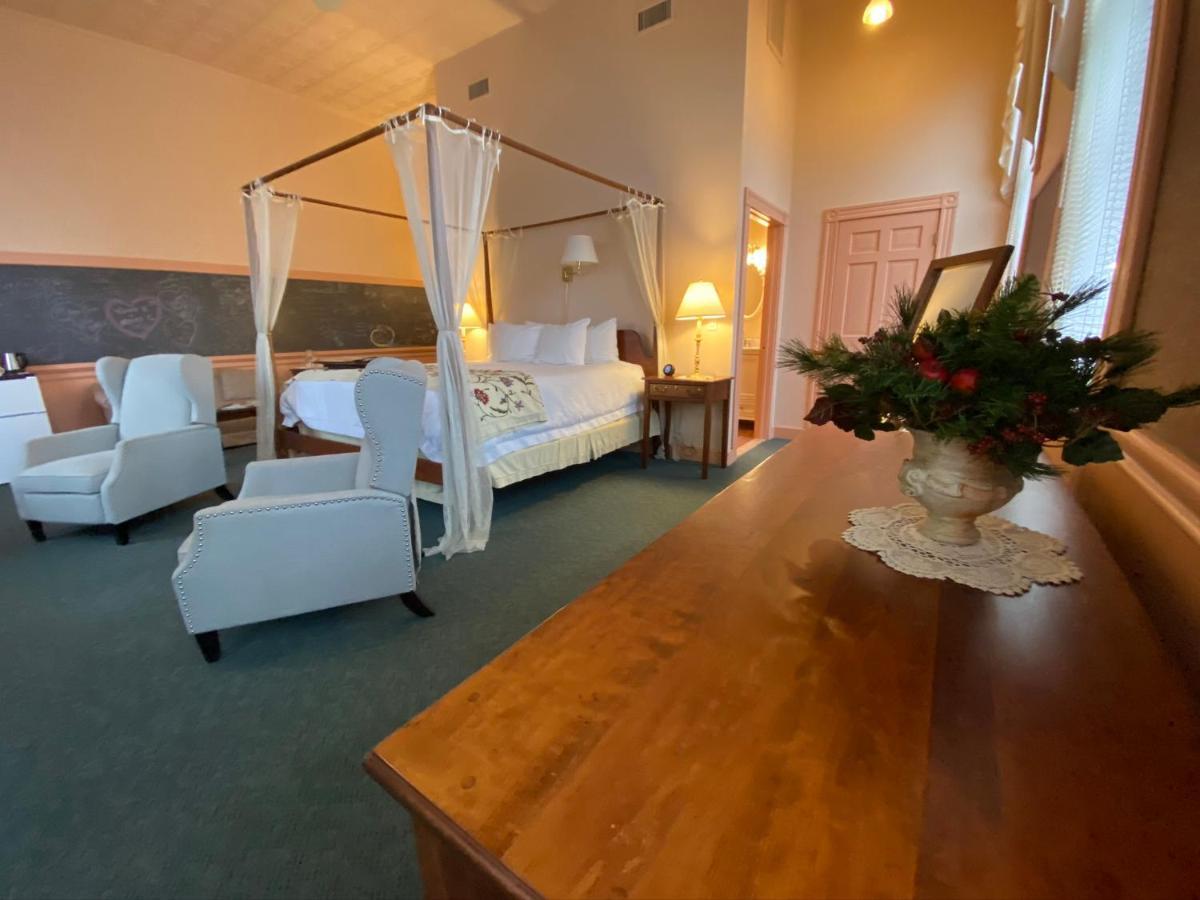 Chambery Inn ลี ภายนอก รูปภาพ