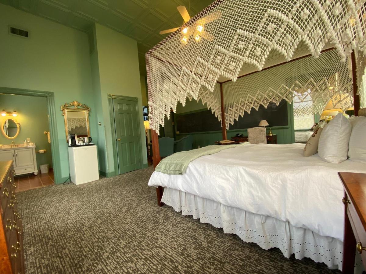 Chambery Inn ลี ภายนอก รูปภาพ