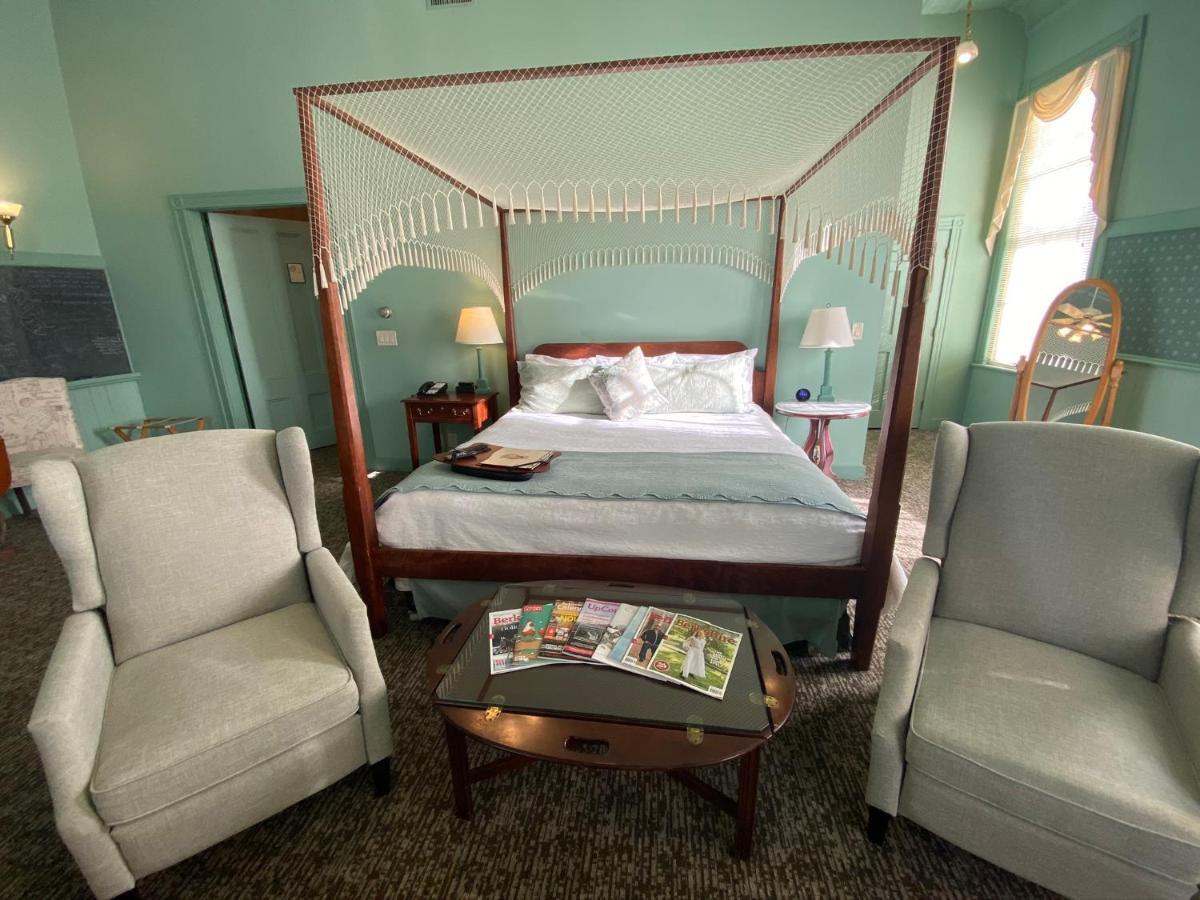 Chambery Inn ลี ภายนอก รูปภาพ