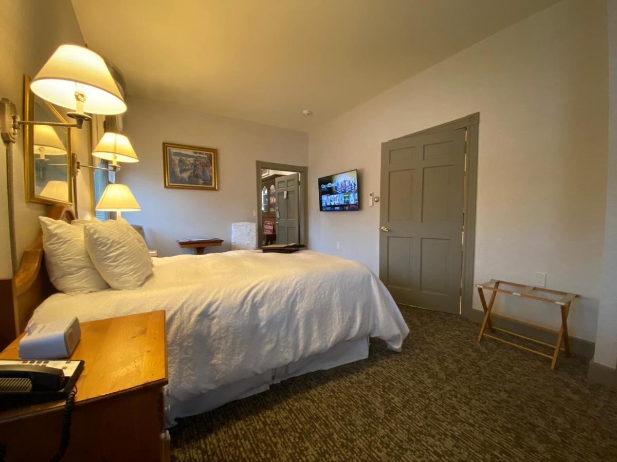 Chambery Inn ลี ภายนอก รูปภาพ