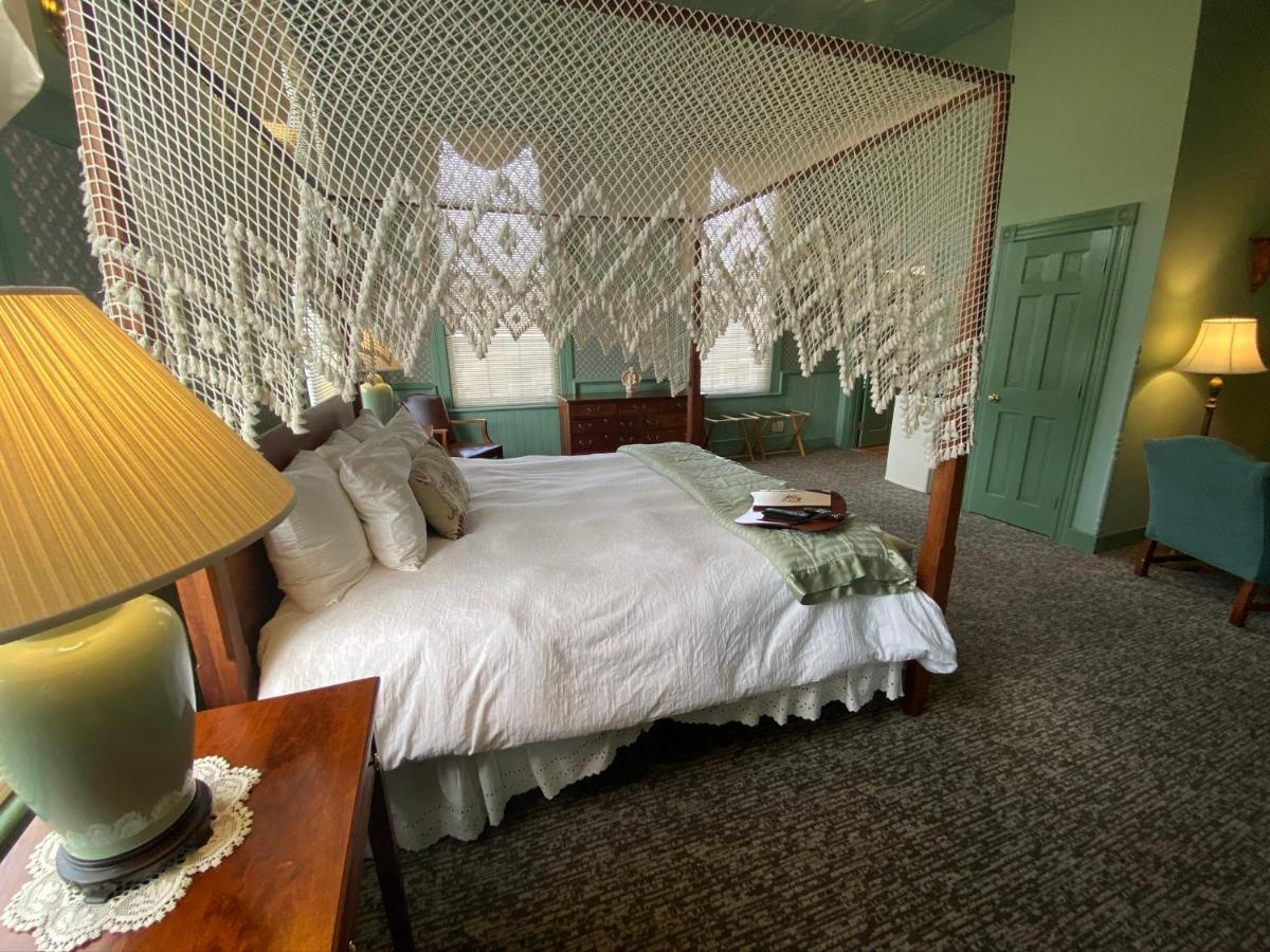 Chambery Inn ลี ภายนอก รูปภาพ