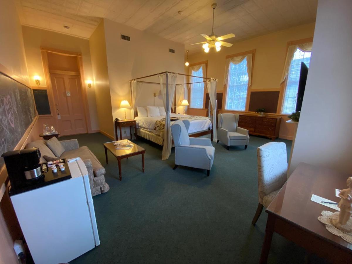 Chambery Inn ลี ภายนอก รูปภาพ