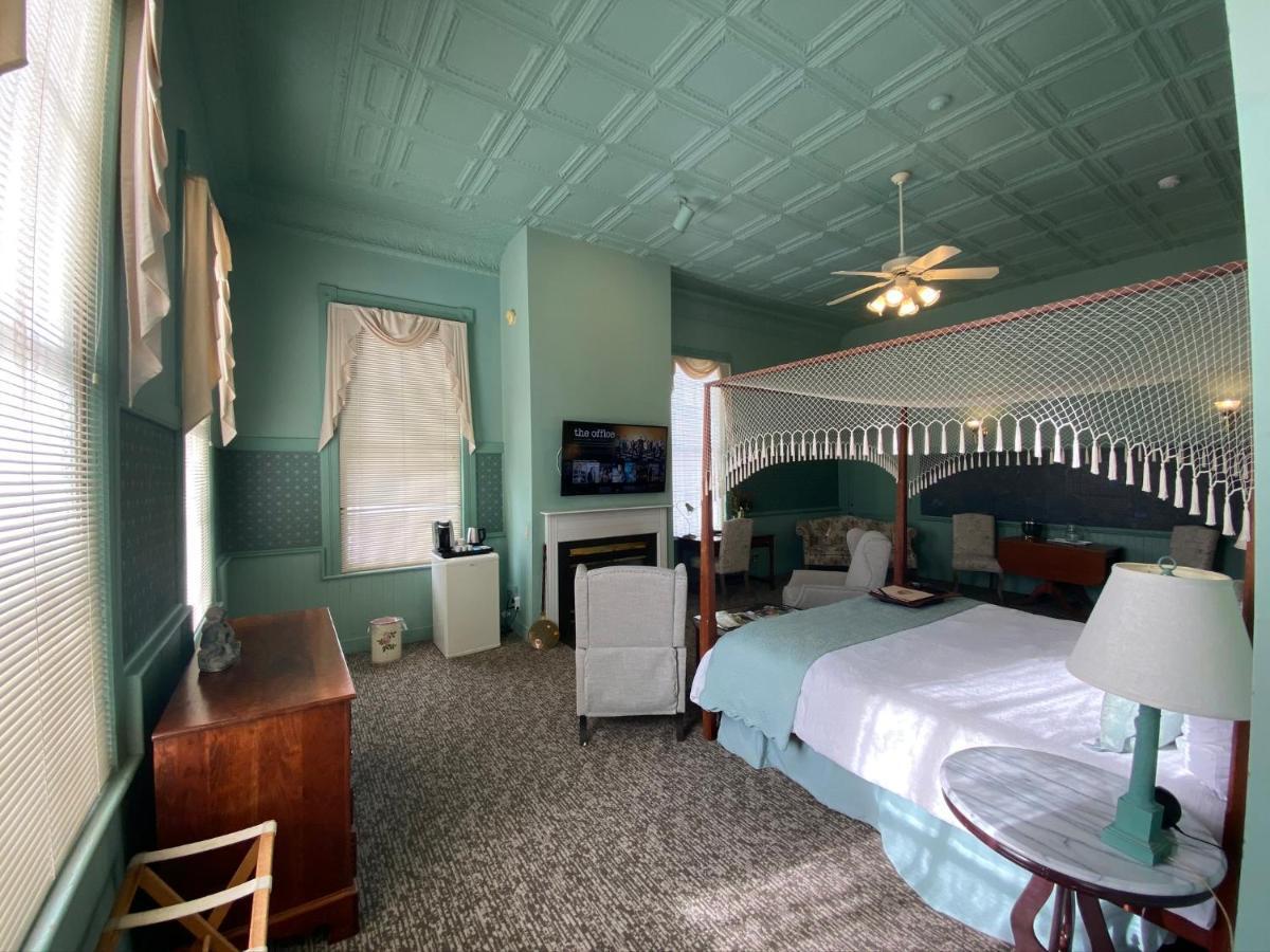 Chambery Inn ลี ภายนอก รูปภาพ