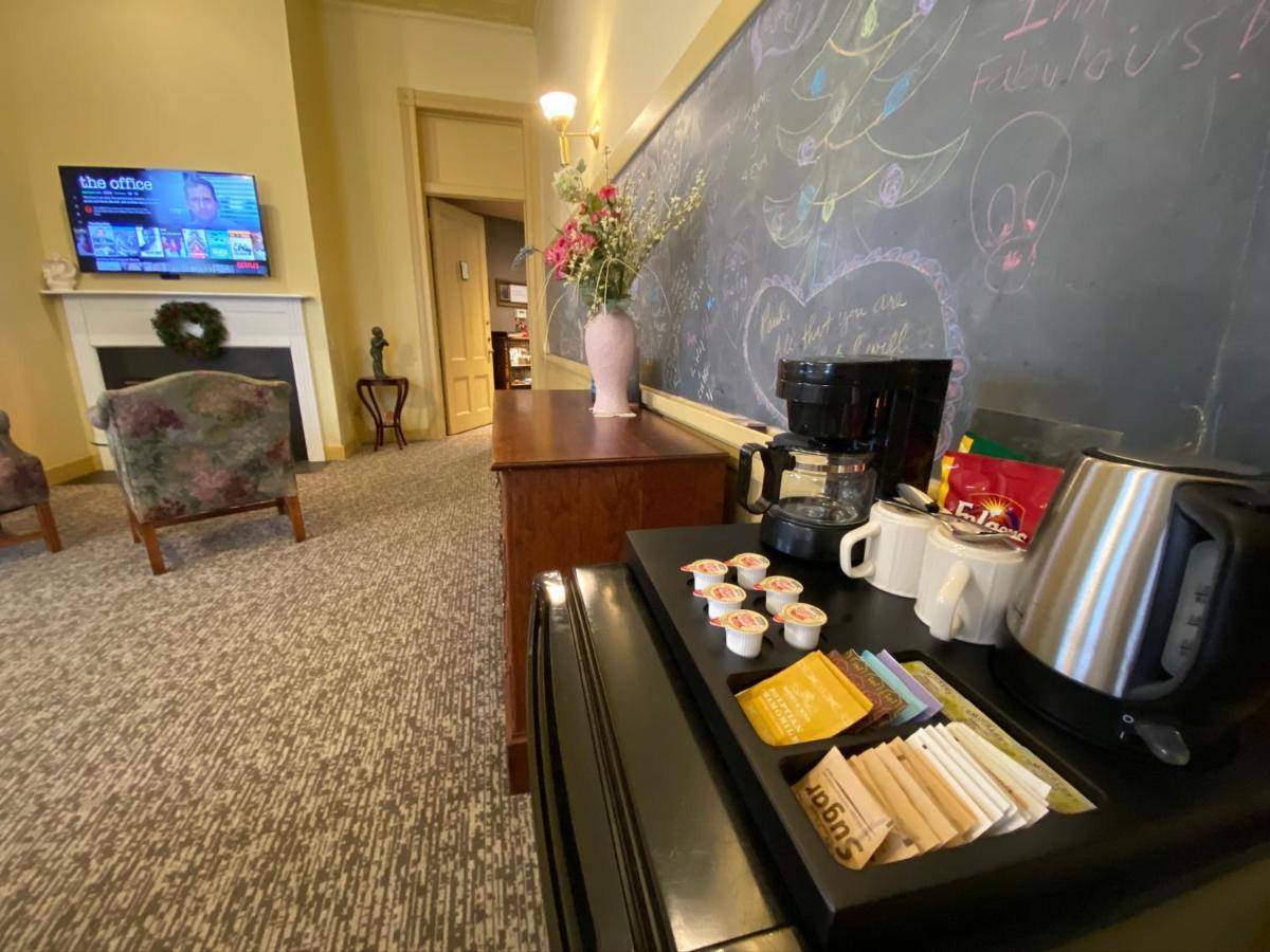 Chambery Inn ลี ภายนอก รูปภาพ
